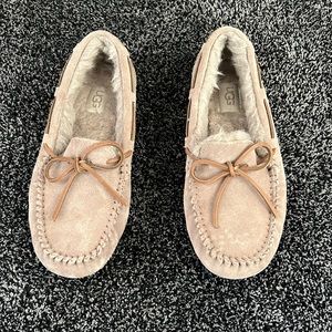Women’s UGG tan slippers size 6